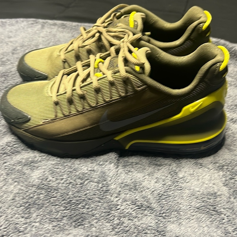 Nike Men Olive green size 8 used